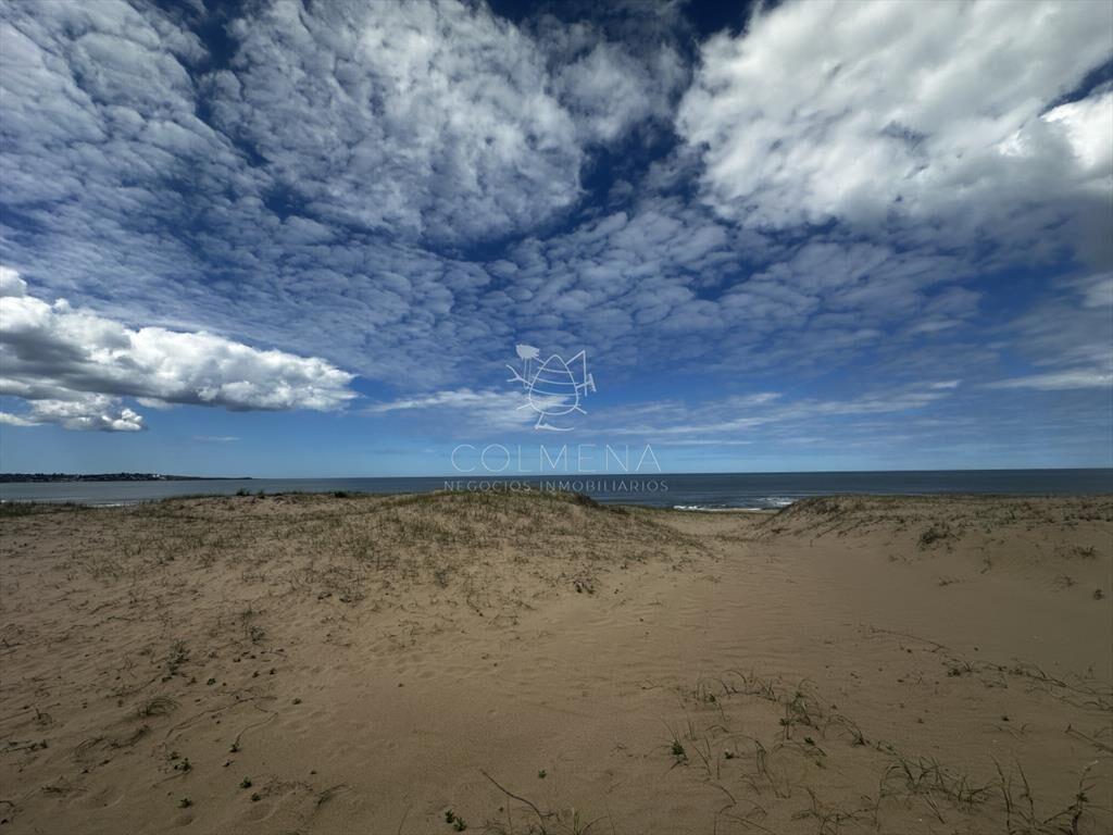 Venta en exclusiva terreno primera línea al mar