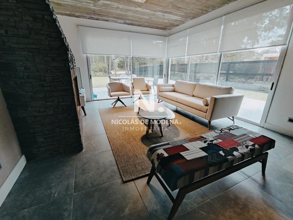 Espectacular casa en barrio Solanas, venta