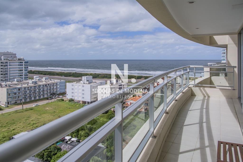 Vende apartamento de 3 dormitorios + dependencia