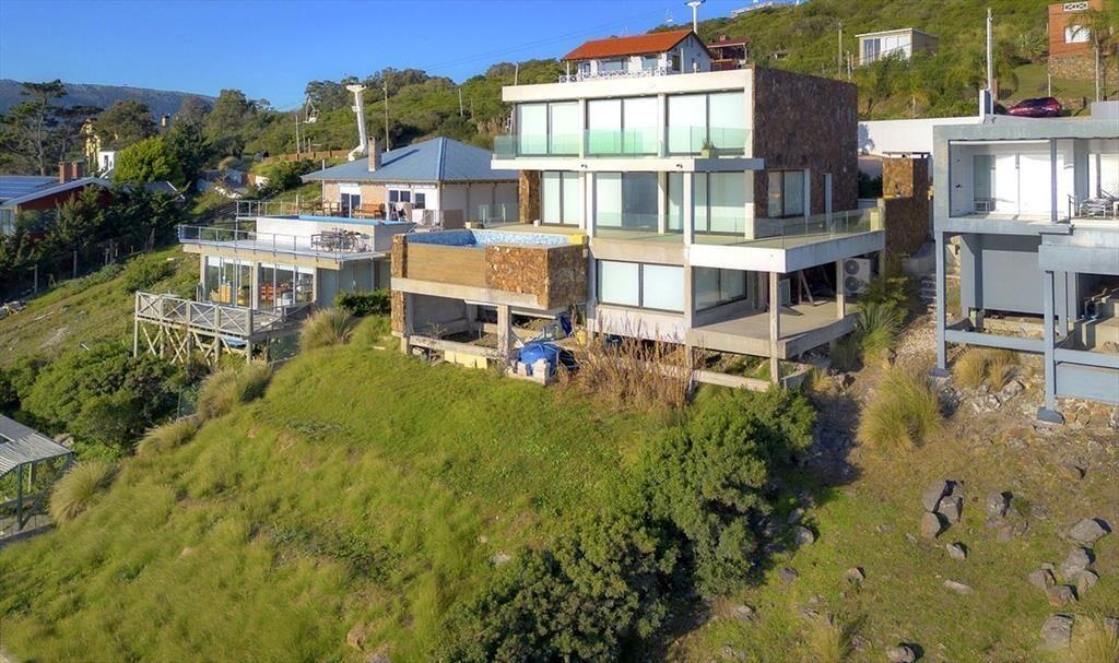 Casa a la Venta Frente al Mar en Piriápolis