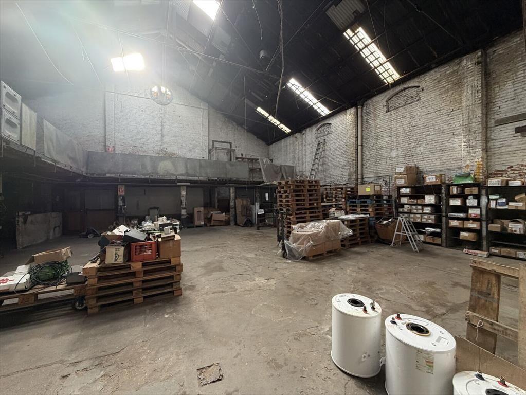 2 Locales comerciales y deposito en venta