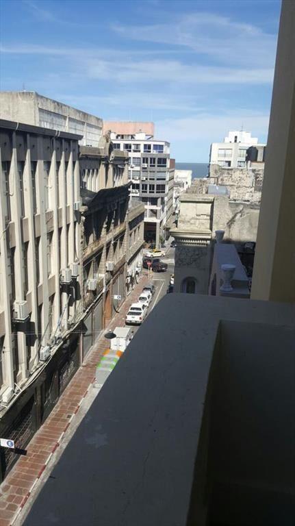Loft frente a Plaza Matriz, 105 m2, reciclado, super lumino