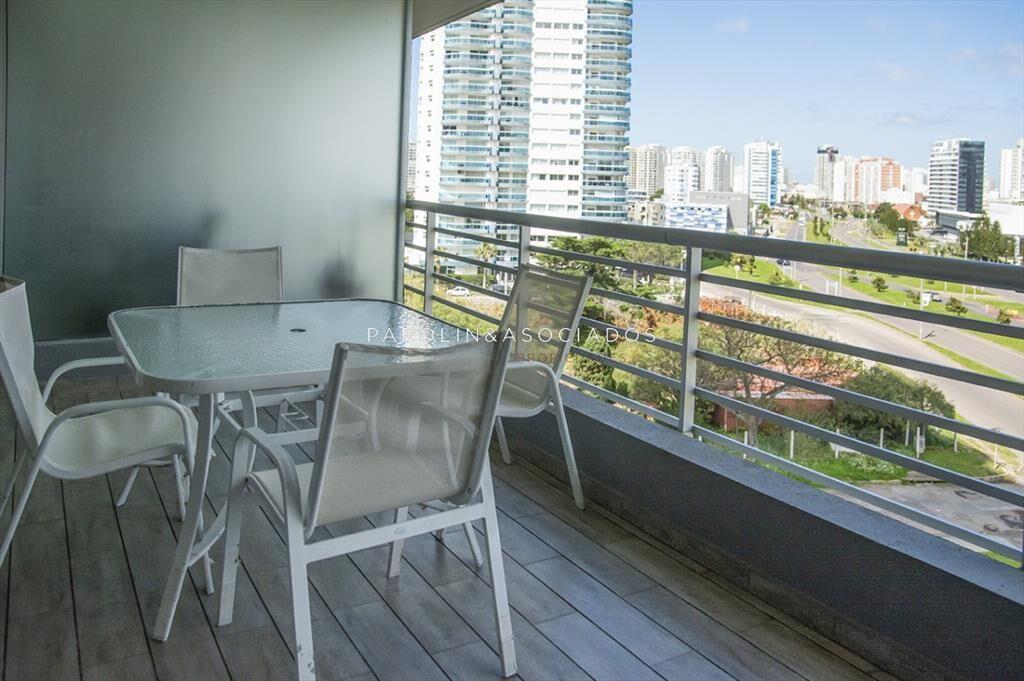 Hermoso apartamento en venta en Alexander Boulevard, Punta