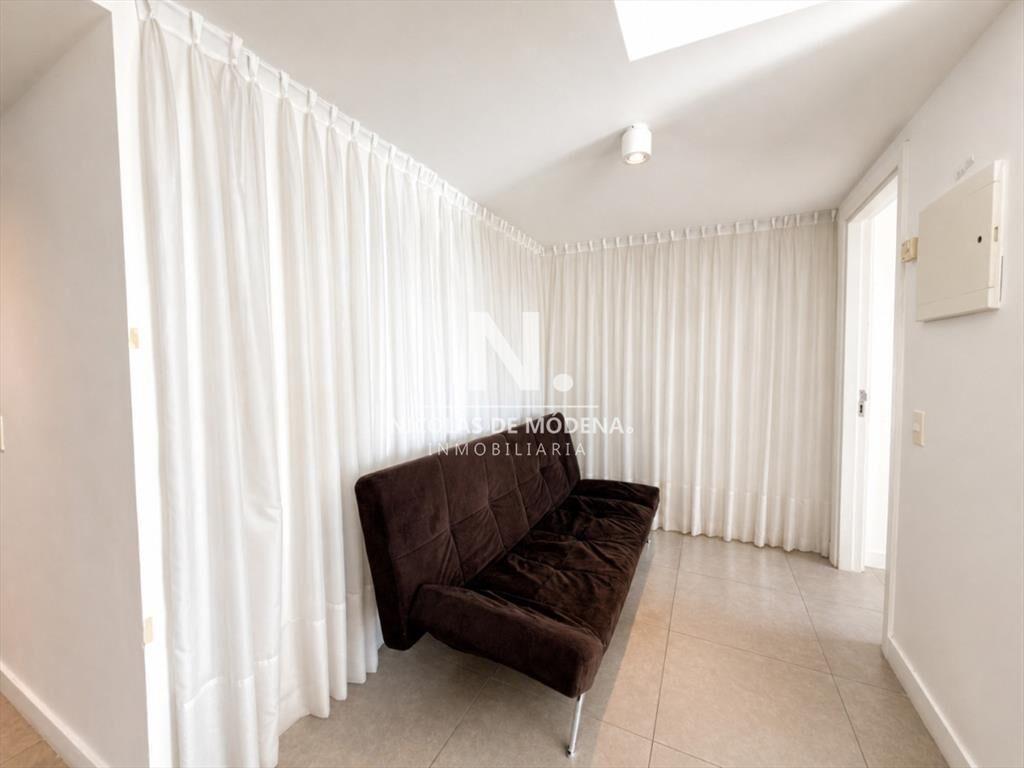 En venta en edificio Yoo, apartamento de 1 dormitorio y med