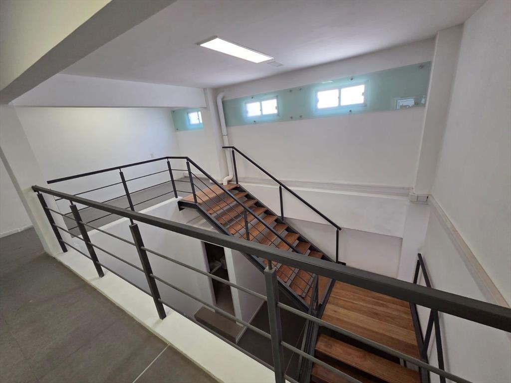 Juncal y Sarandi, 3 mts de frente, 180 m2 , excelente estad