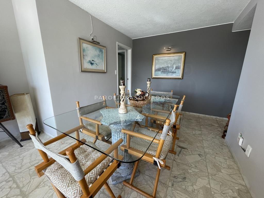Apartamento en venta con vista al mar en edificio Libertado