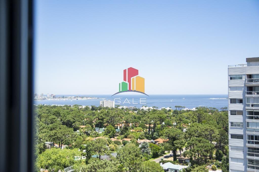 Vende apto de 2 dormitorios con vista al mar en