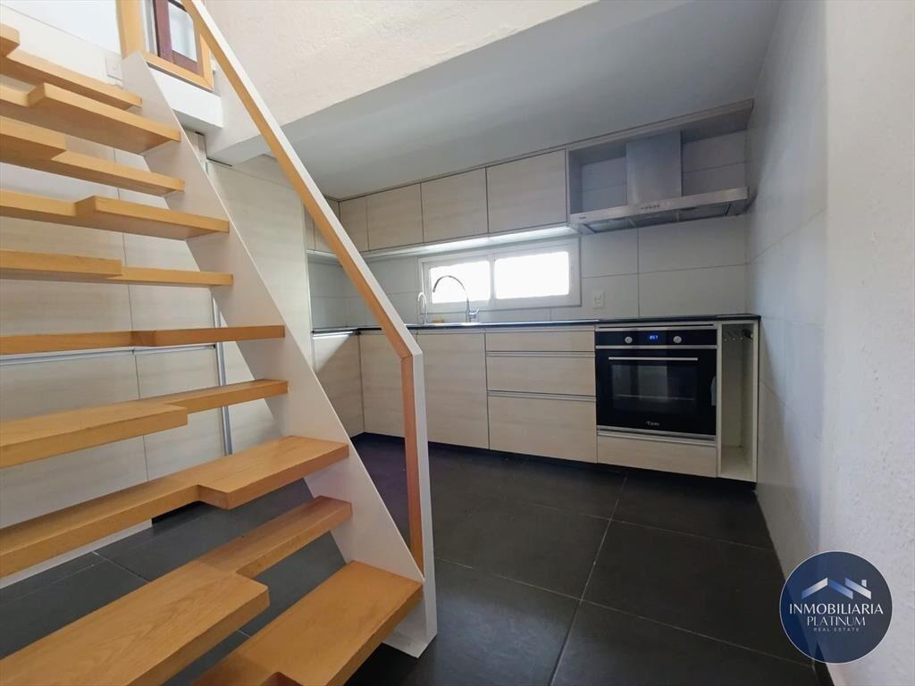 Casa en venta 3 dormitorios+altillo c/ cochera en La Bla...