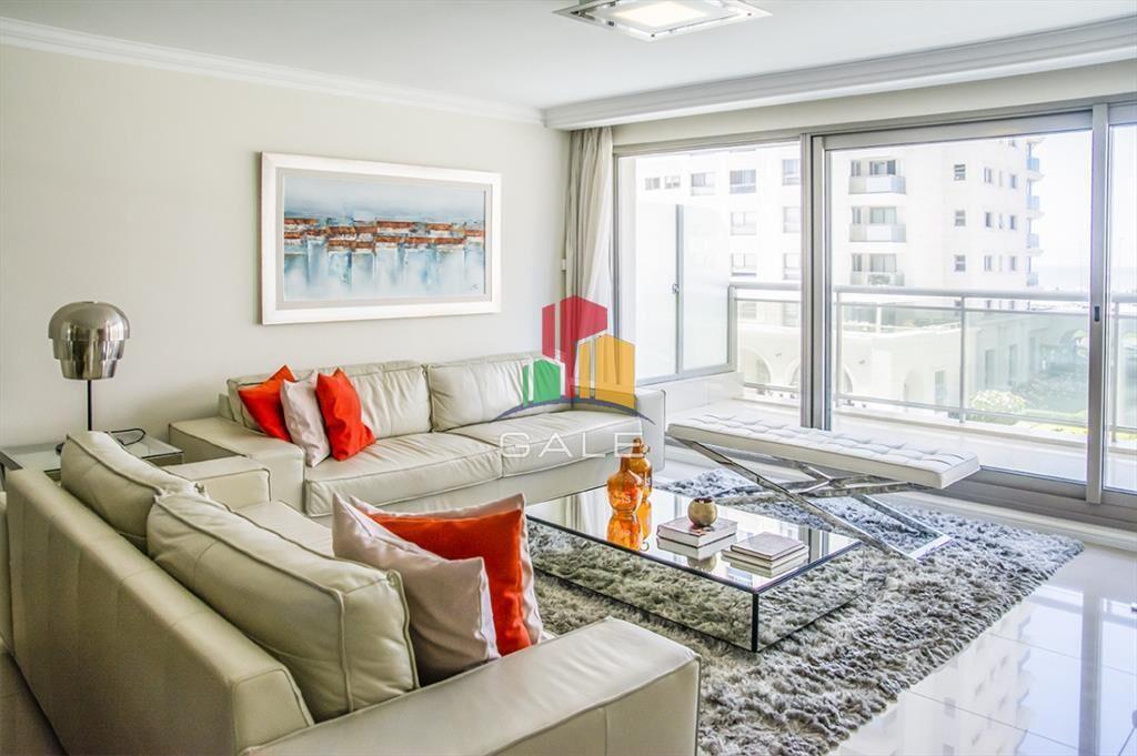 Departamento en venta con amplios dormitorios.