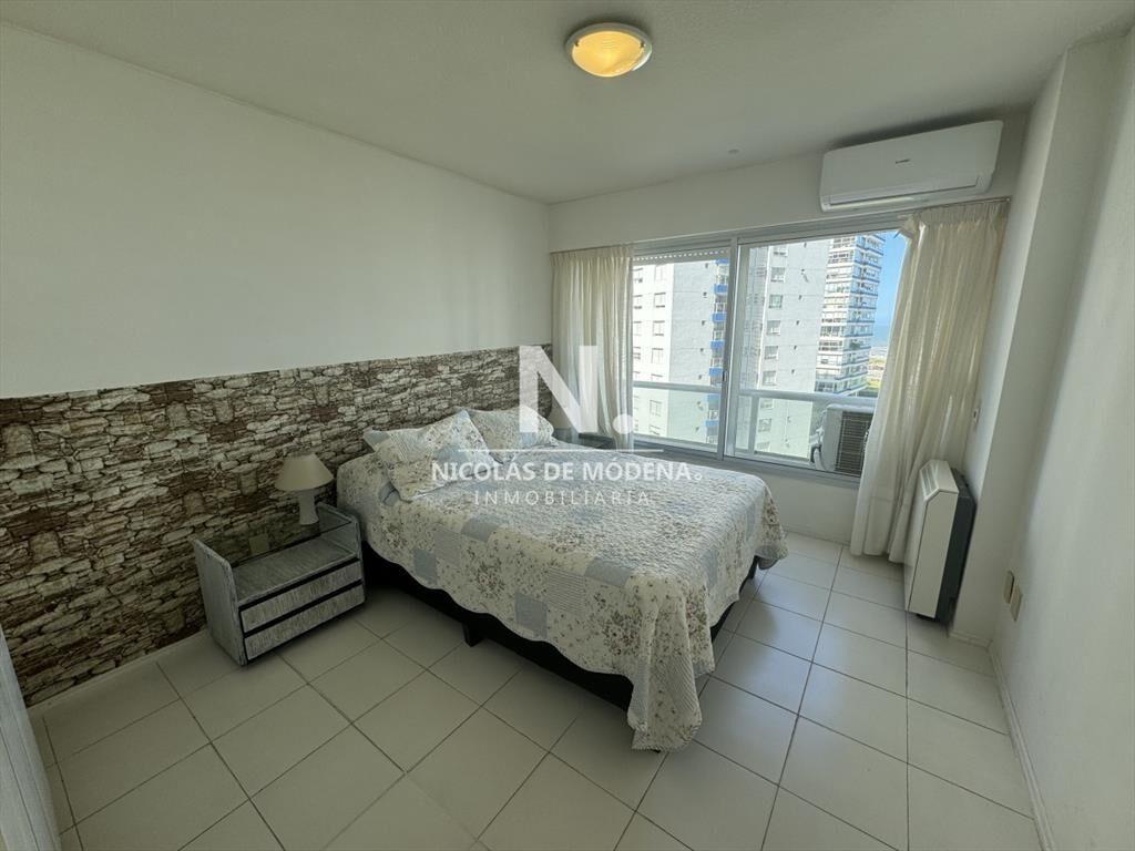 Apartamento de 1 dormitorio con vista al mar en