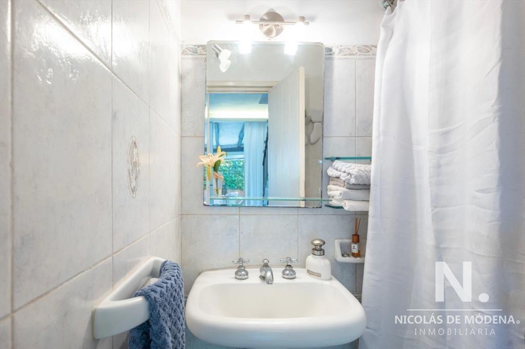 Vendo apartamento tipo casa de 2 dormitorios, reciclado, en