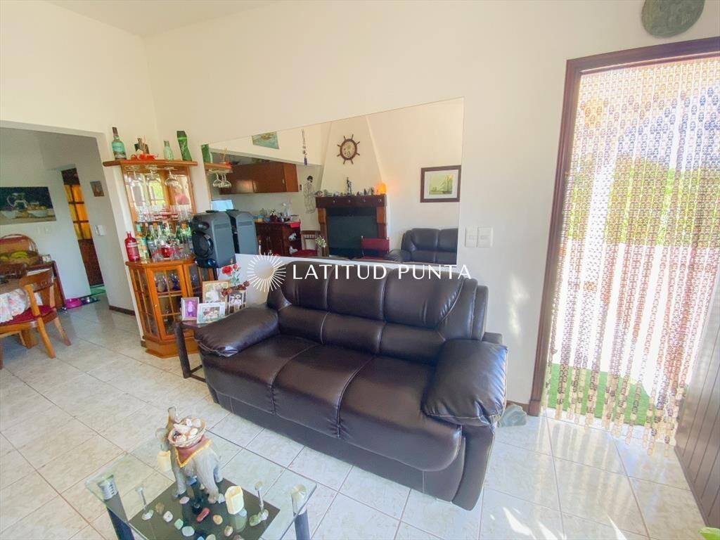 Casa en El Tesoro, 3 dormitorios mÃ¡s dependencia