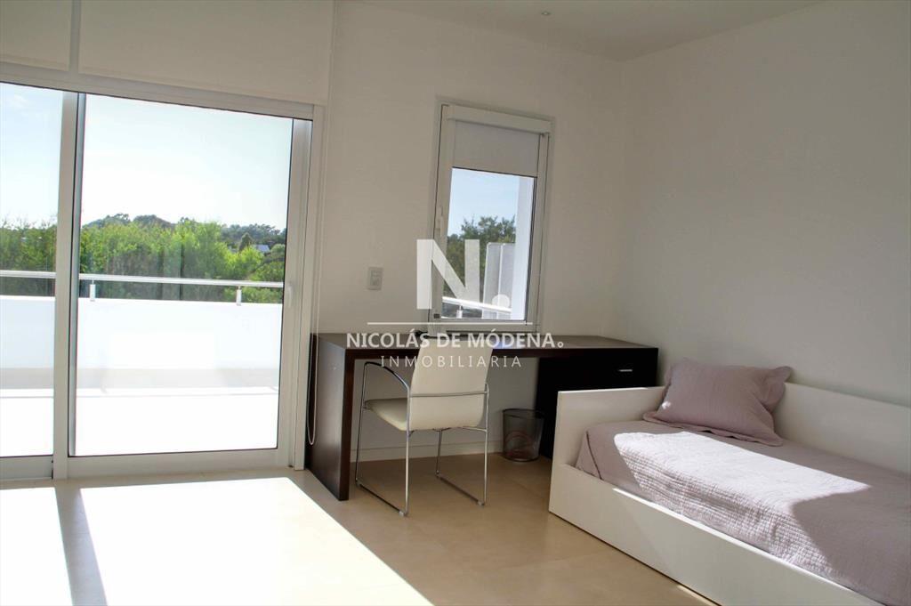 En venta y alquiler casa en Manantiales de 5 dormitorios.