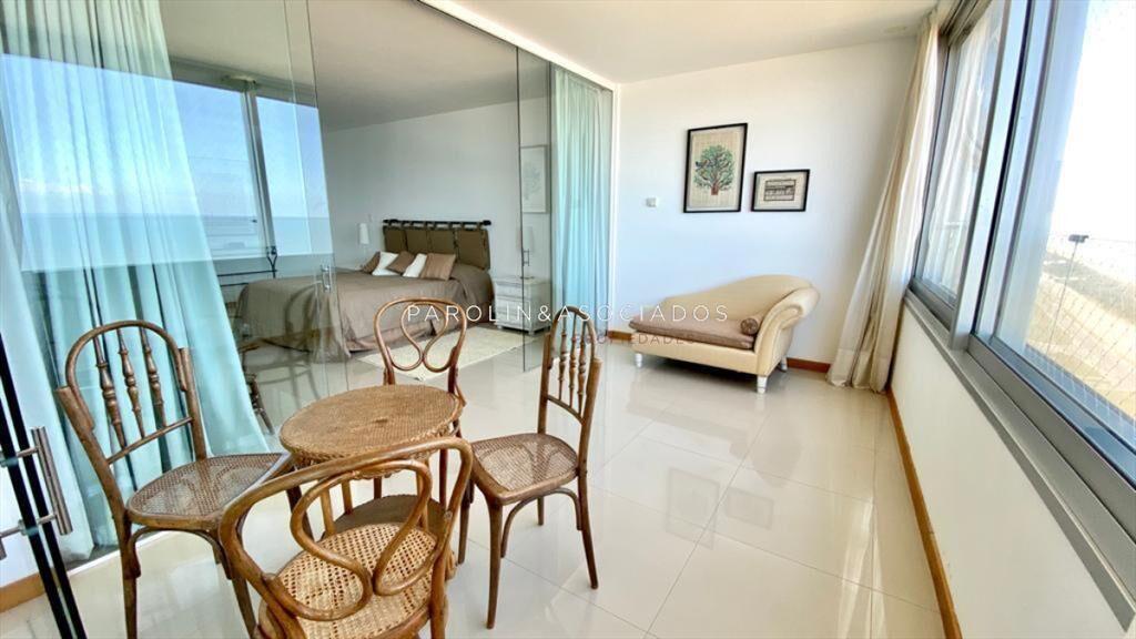 Apartamento en venta de 3 dormitorios en Tiburón