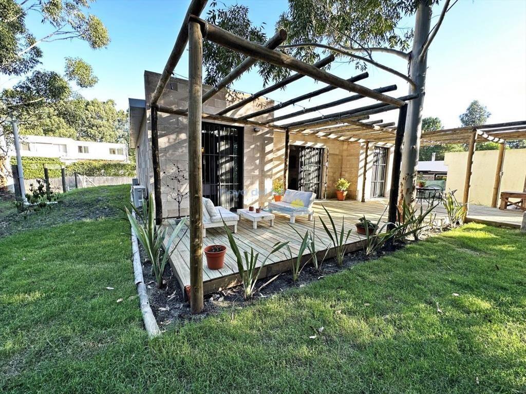 Casa En Alquiler Anual, Parque Burnett.