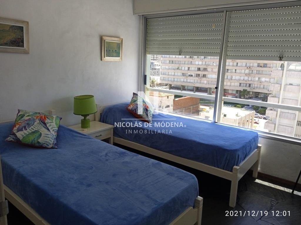 Apartamento en Peninsula. Edificio con mucama y