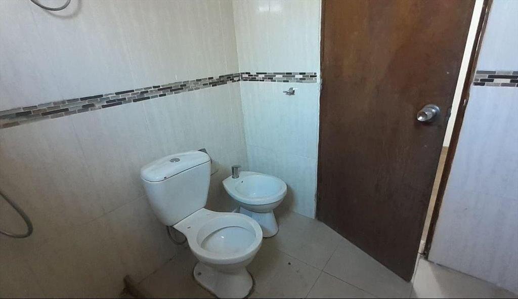 Venta de Casa Reciclada en Salto con Gran Terreno y Excelen