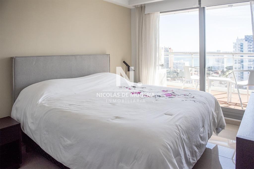 Piso alto con vista panoramica, 1 dormitorio y en