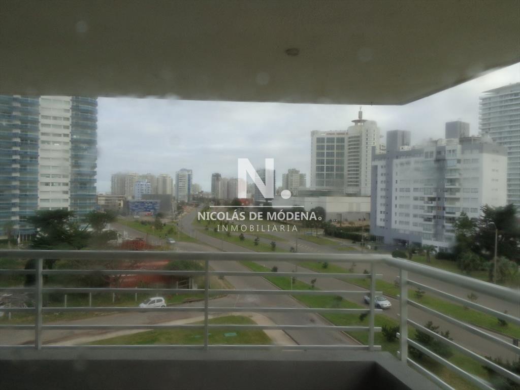 PUNTA DEL ESTE APARTAMENTO 2 DORMITORIOS EDIFICIO