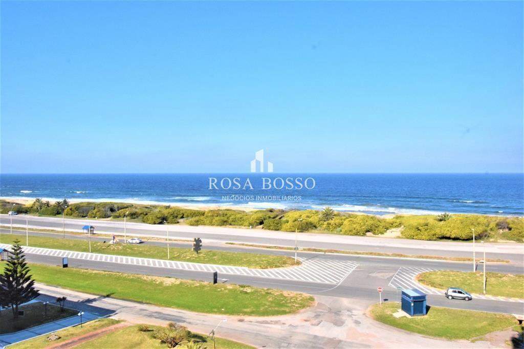 Apartamento en Brava, 3 dormitorios + 3 baños,