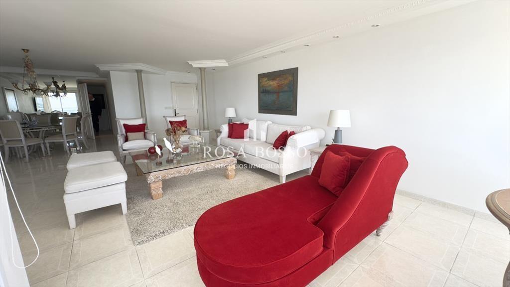 Venta apartamento de 3 dormitorios en primera -