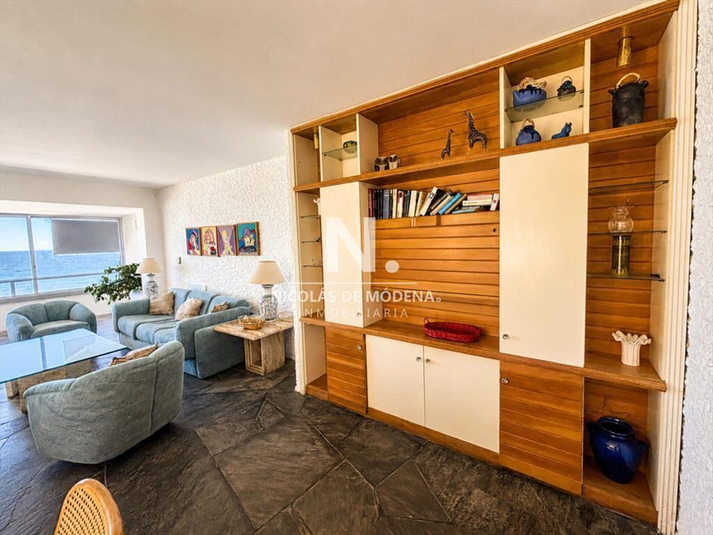 En venta apartamento de 3 dormitorios en Punta al