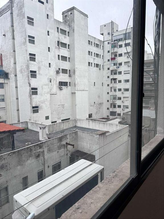 Monoambiente muy céntrico, frente a Plaza Fabini, todos los