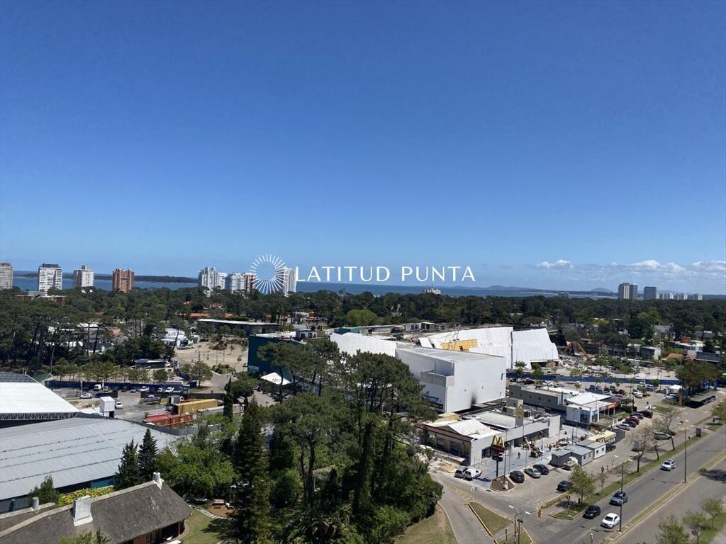 Apartamento en Roosevelt, 3 dormitorios más