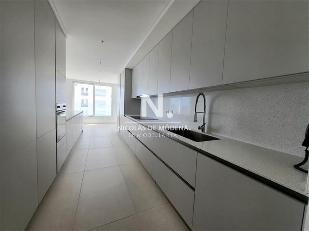 Vende apartamento con hermosa vista, de 4 en del