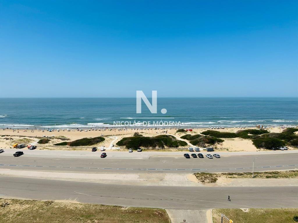 Apartamento de 3 dormitorios en venta en Punta del Este