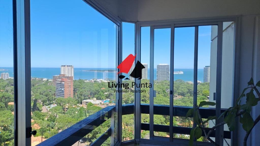 Vende apartamento de 2 dormitorios más servicio