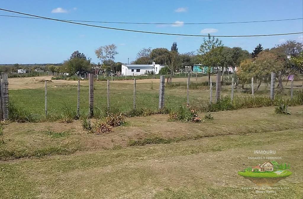 Venta de casa con terrenos en 25 de Agosto, Florida