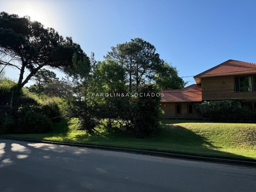 Casa en venta de 4 dormitorios en Golf, Punta del Este.