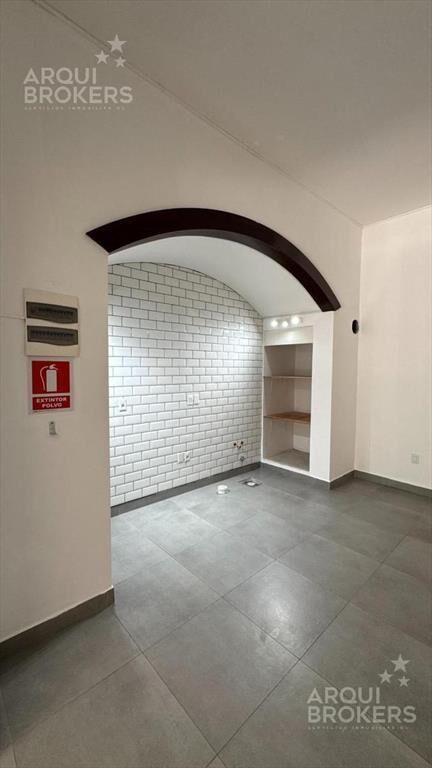 Local comercial en alquiler en Pocitos  con terraza y coche
