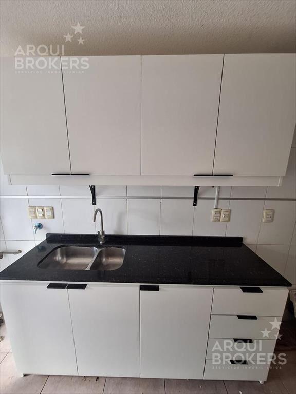 Apartamento de dos dormitorios y patio en venta en Pocitos