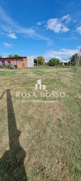 Terreno esquinero en Los Aromos, Maldonado,