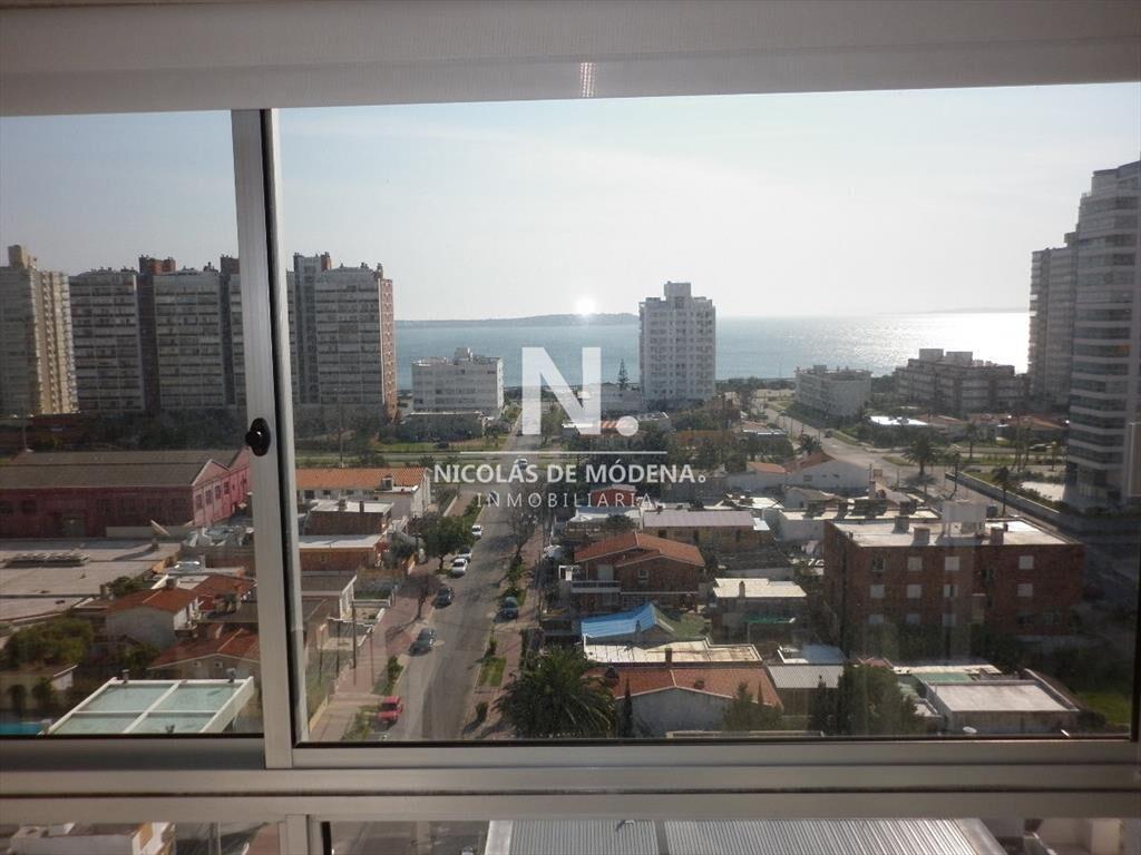 Vende apartamento de 2 dormitorios en Punta del