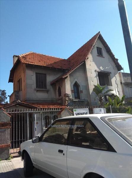 Casa de 6 dormitorios en venta con renta en Pocitos. Idea