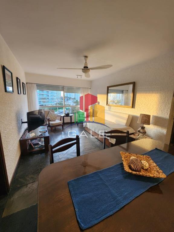 Departamento de 1 dormitorio en venta en complejo