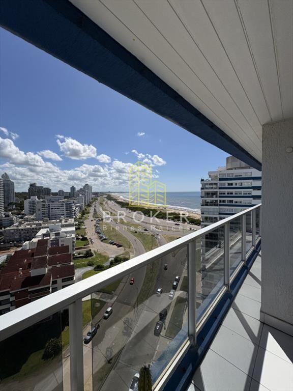Venta de departamento de 3 dormitorios + servicio