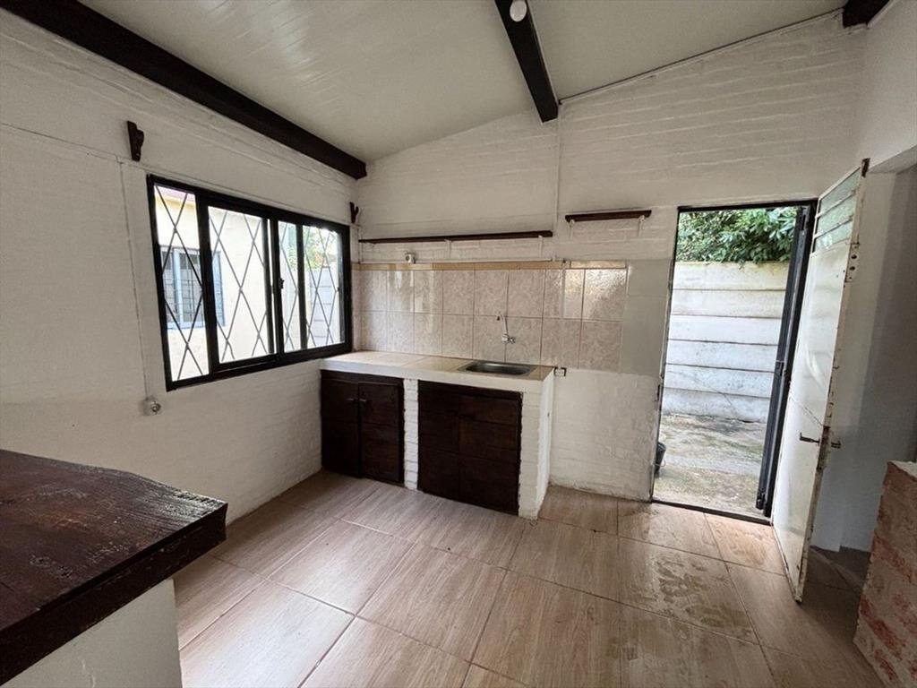ALQUILER 3 CASAS CON COCHERA EN SAN LUIS
