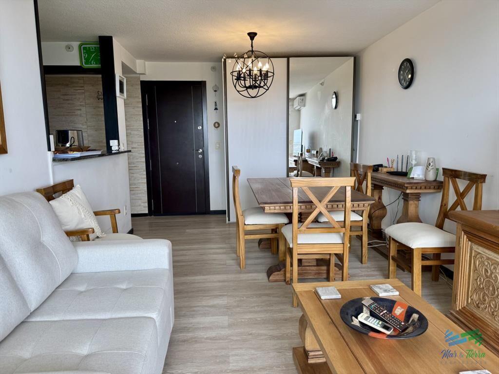 En venta apartamento 2 dormitorios, torre con buenos servic