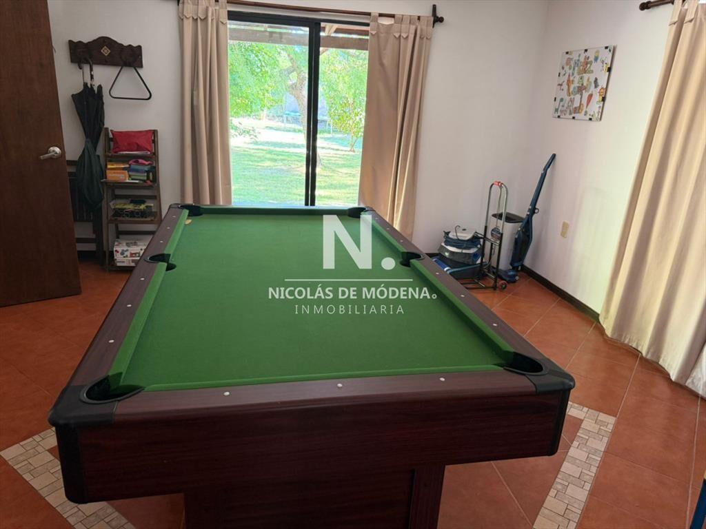 Chaletde 6 dormitorios en venta en barrio Punta
