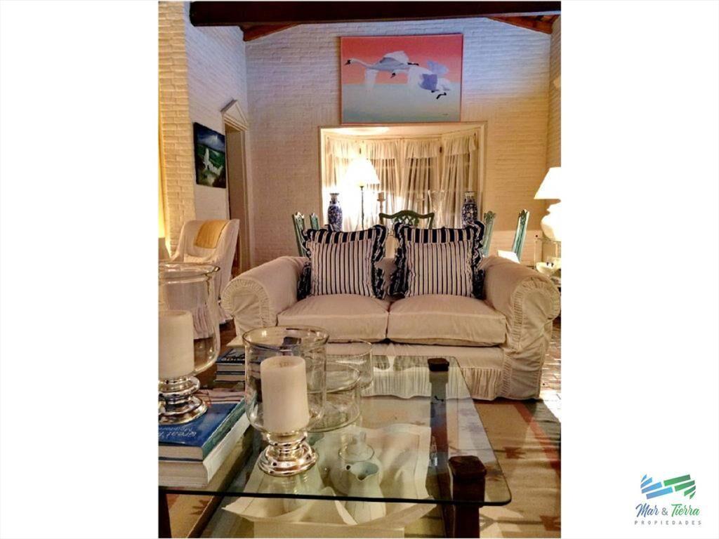 Casa en venta. A seis cuadras del mar. Cuenta
