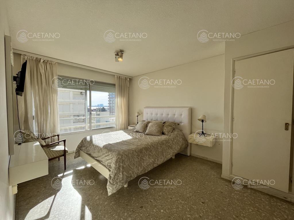Peninsula, edificio clasico