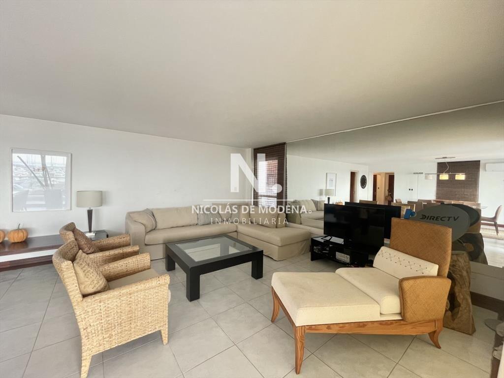 Excelente apartamento enfrente al puerto!