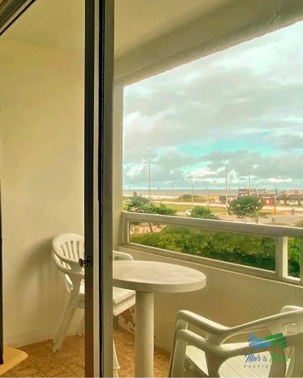 Vendo apartamento de 2 dormitorios, 2 baños y