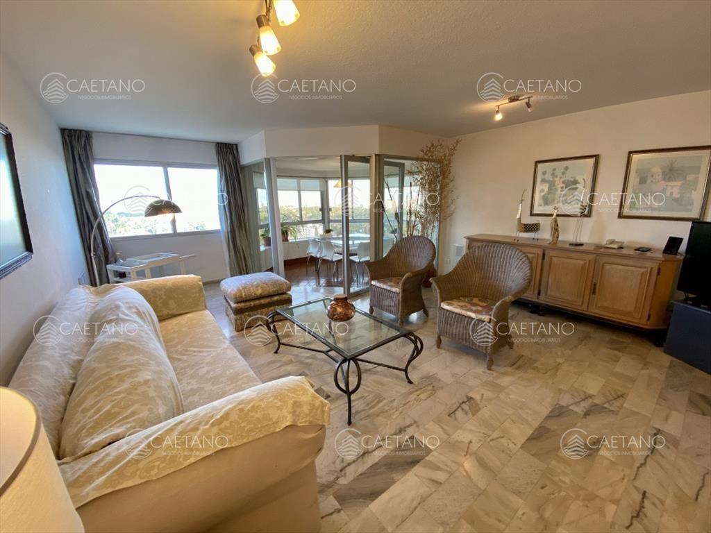 Venta apartamento 3 dormitorios más dependencia