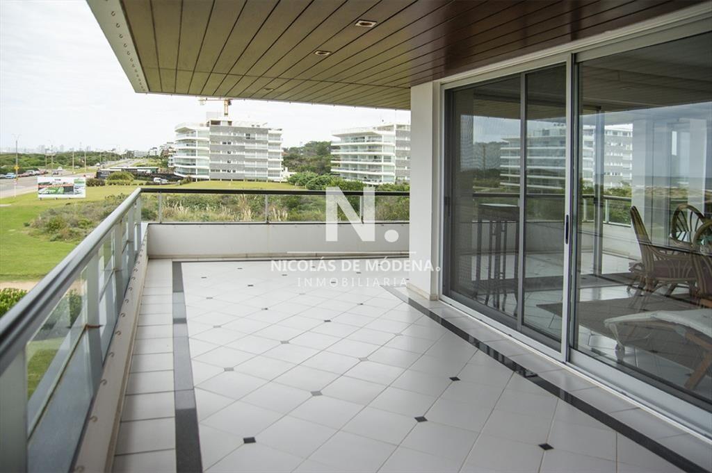 Apartamento de 4 dormitorios en Brava - Punta del