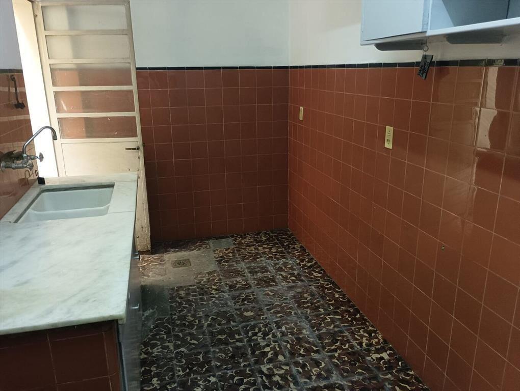 Mercedes y Yaguarón, amplio, balcón, vacío. Consulte.